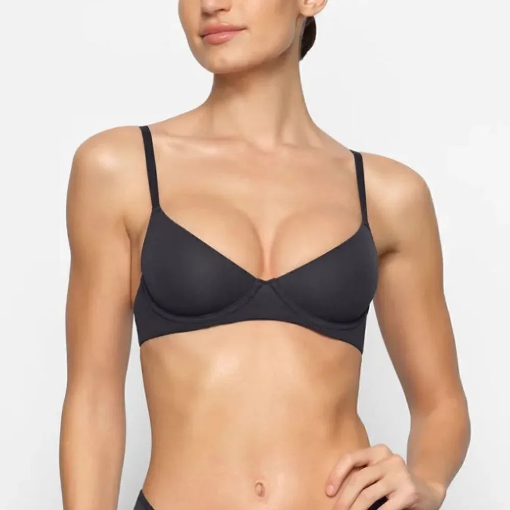 NWT SKIMS Fits Everybody Unlined Demi Bra In Onyx Black Bra